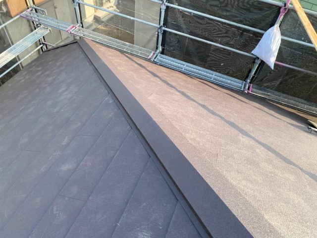 加古川市のカバー工事で棟板金設置完了